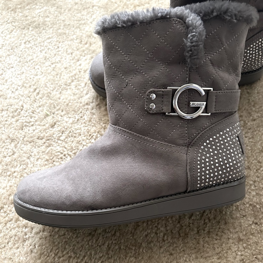 GUESS Suede boots!